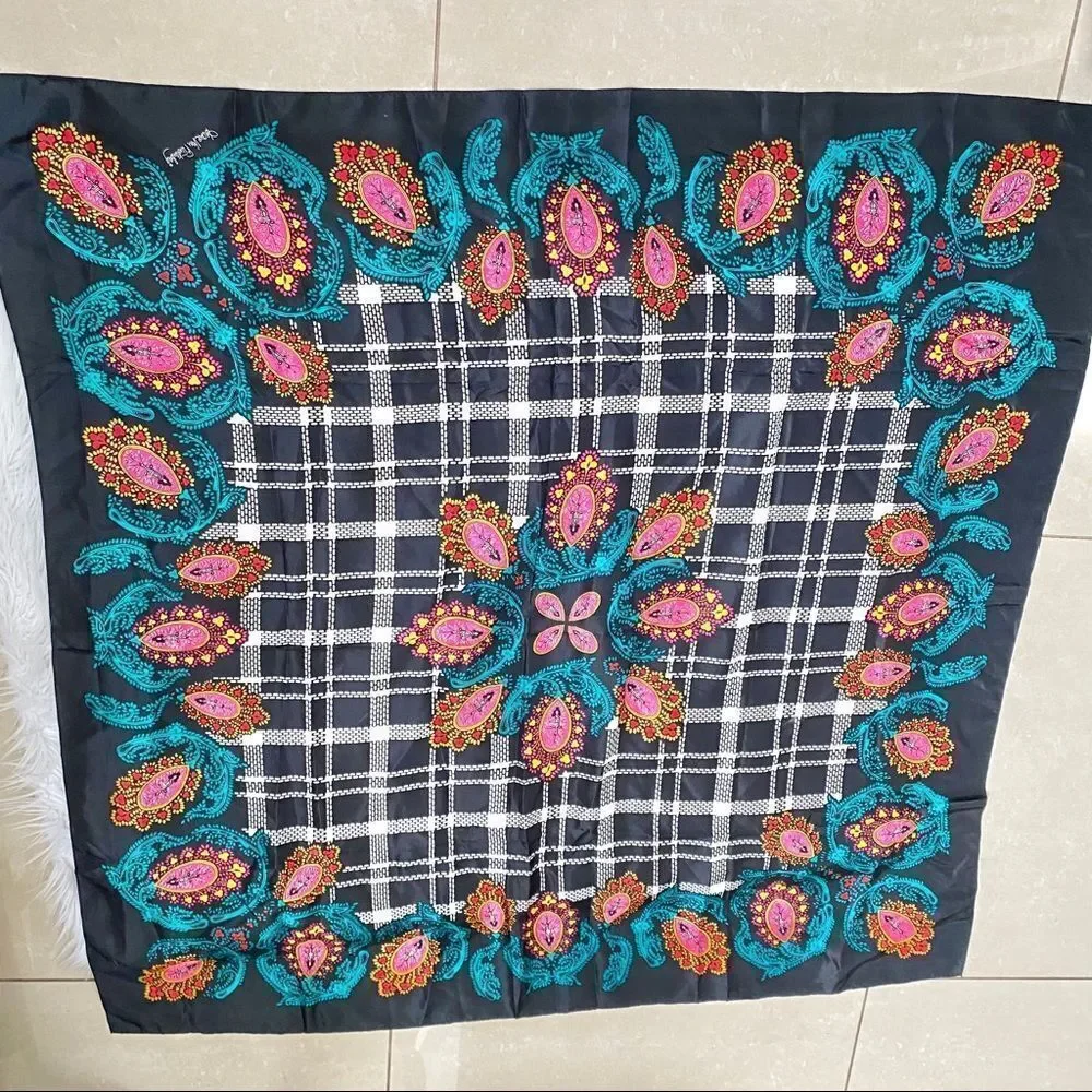 Diane Von Furstenberg vintage 100% silk scarf 42”